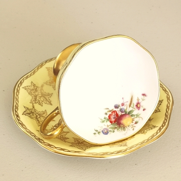 EB Foley 1850 Bone China Teacup and Saucer Yellow & Gold - Picture 4 of 5